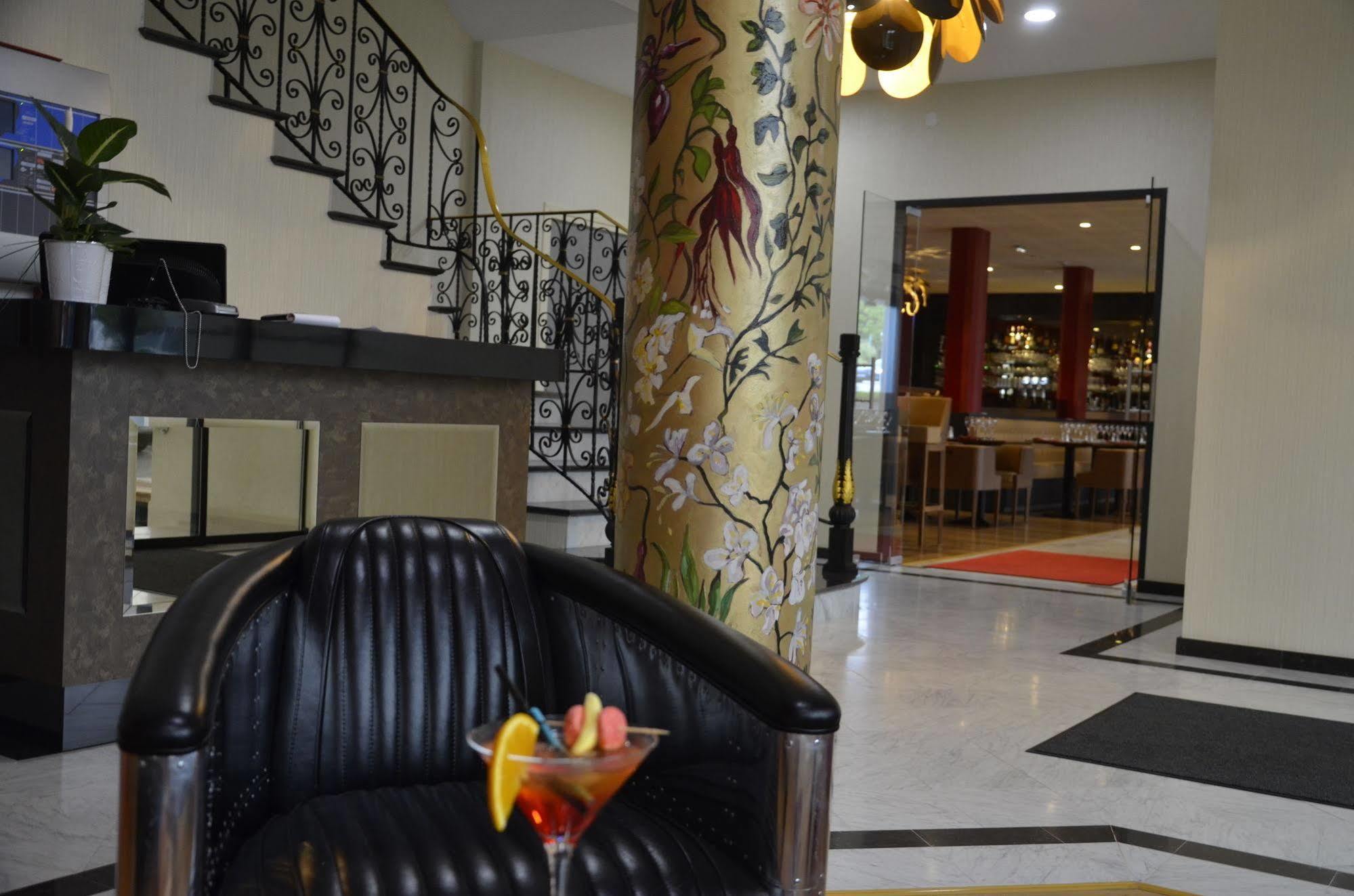 Le Grand Hotel Μομπέζ Εξωτερικό φωτογραφία
